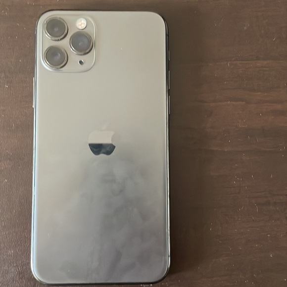 iPhone 11 Pro Max.Neuf batterie 92%.Je le vend car j’ai un nouveau téléphone. - Picture 2 of 2